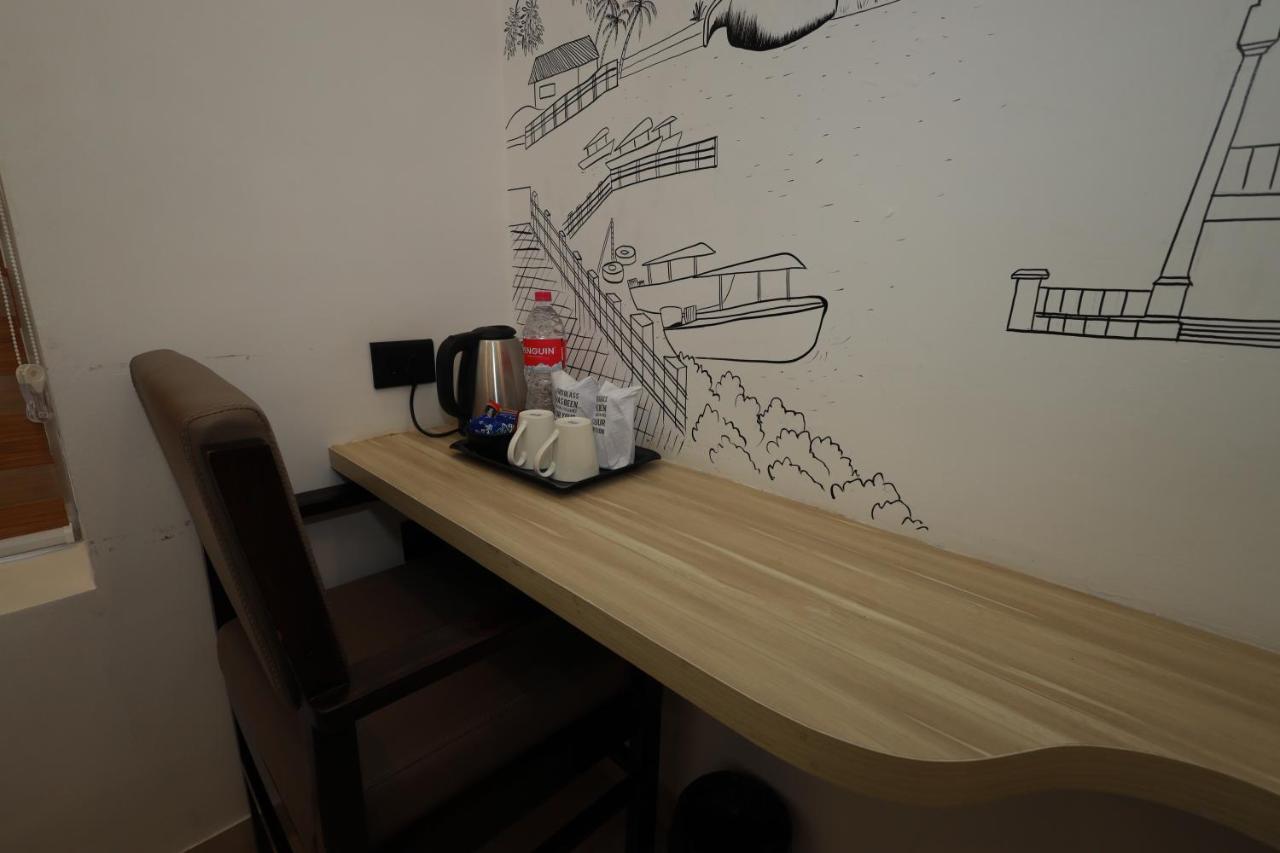 Goodland Elegance Hotel Thiruvananthapuram Ngoại thất bức ảnh