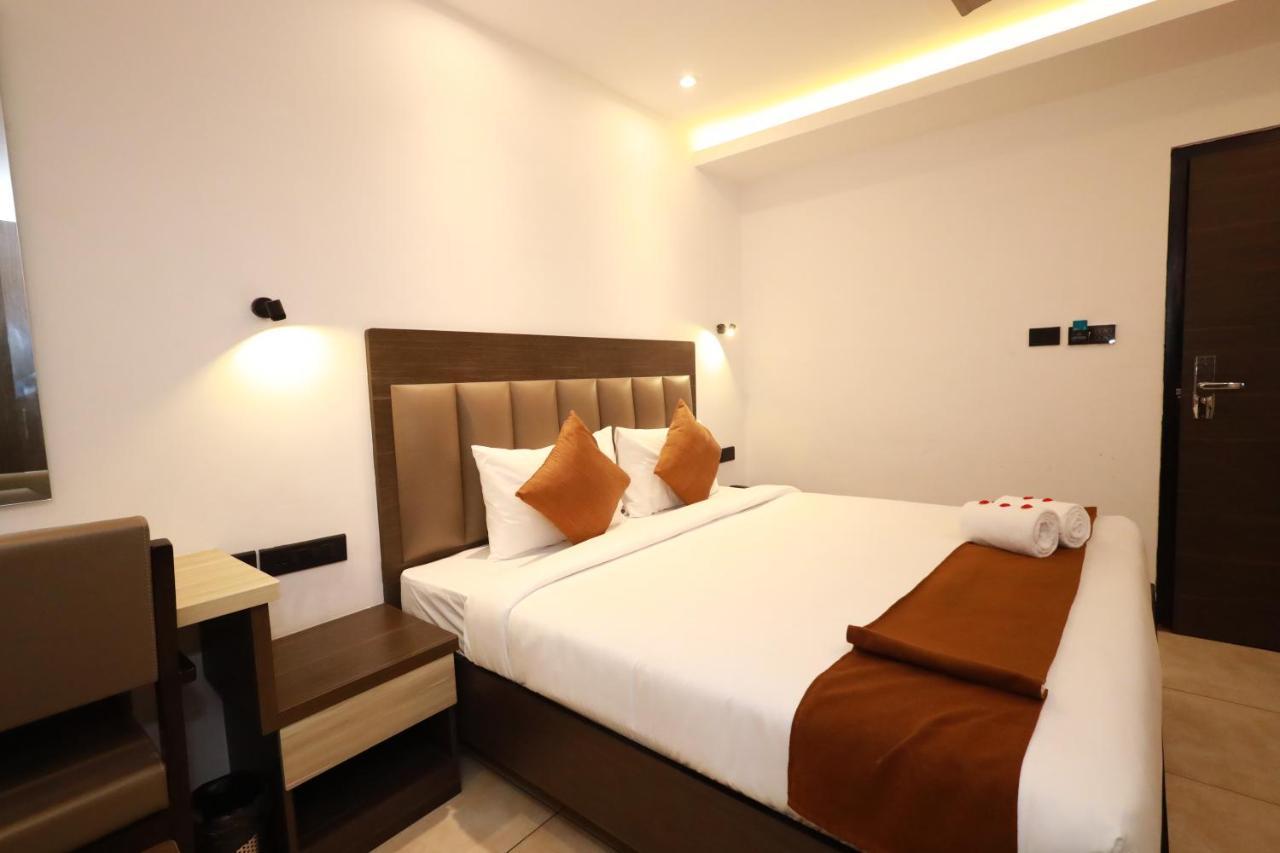 Goodland Elegance Hotel Thiruvananthapuram Ngoại thất bức ảnh