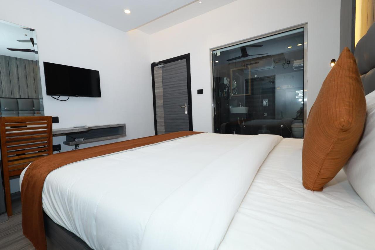 Goodland Elegance Hotel Thiruvananthapuram Ngoại thất bức ảnh