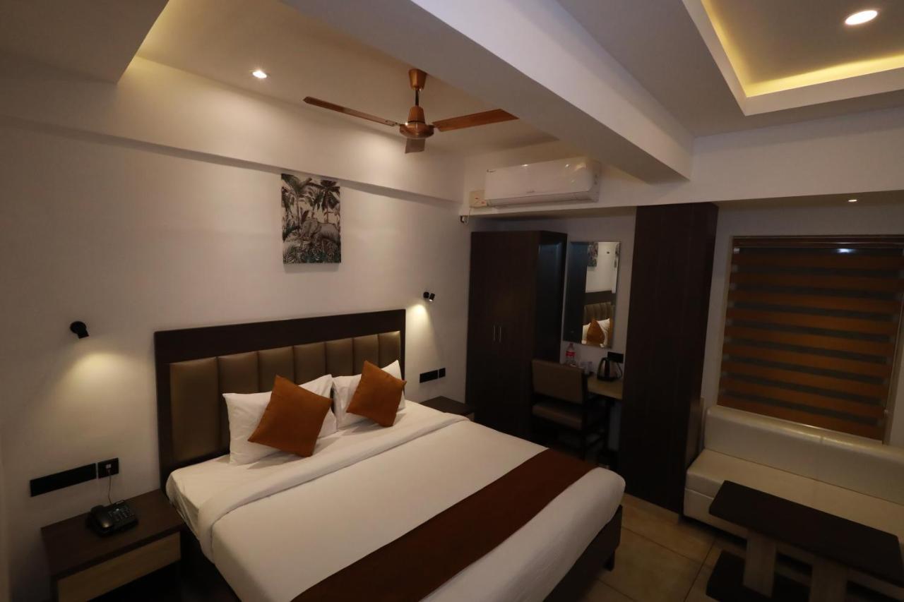 Goodland Elegance Hotel Thiruvananthapuram Ngoại thất bức ảnh