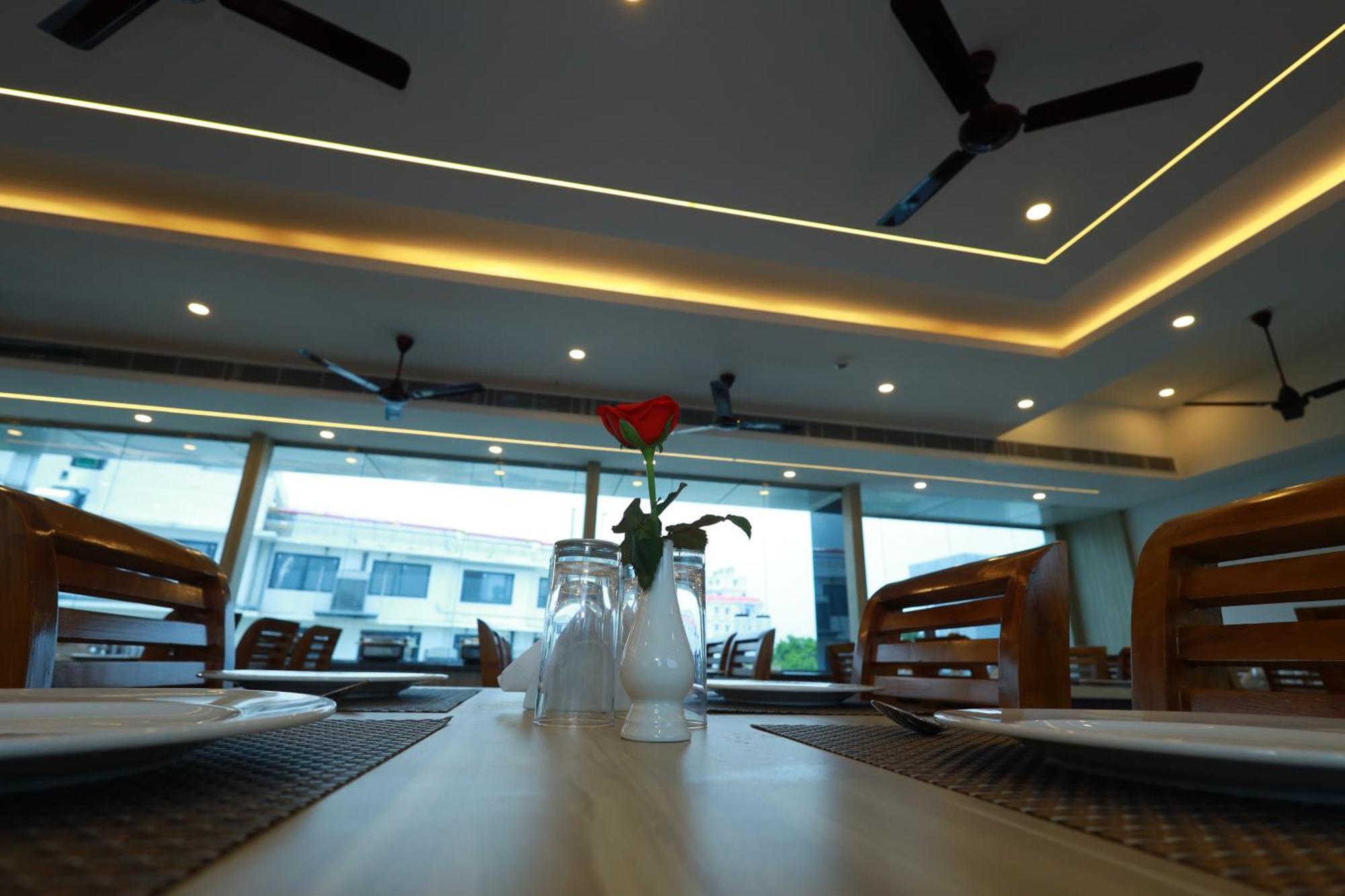 Goodland Elegance Hotel Thiruvananthapuram Ngoại thất bức ảnh