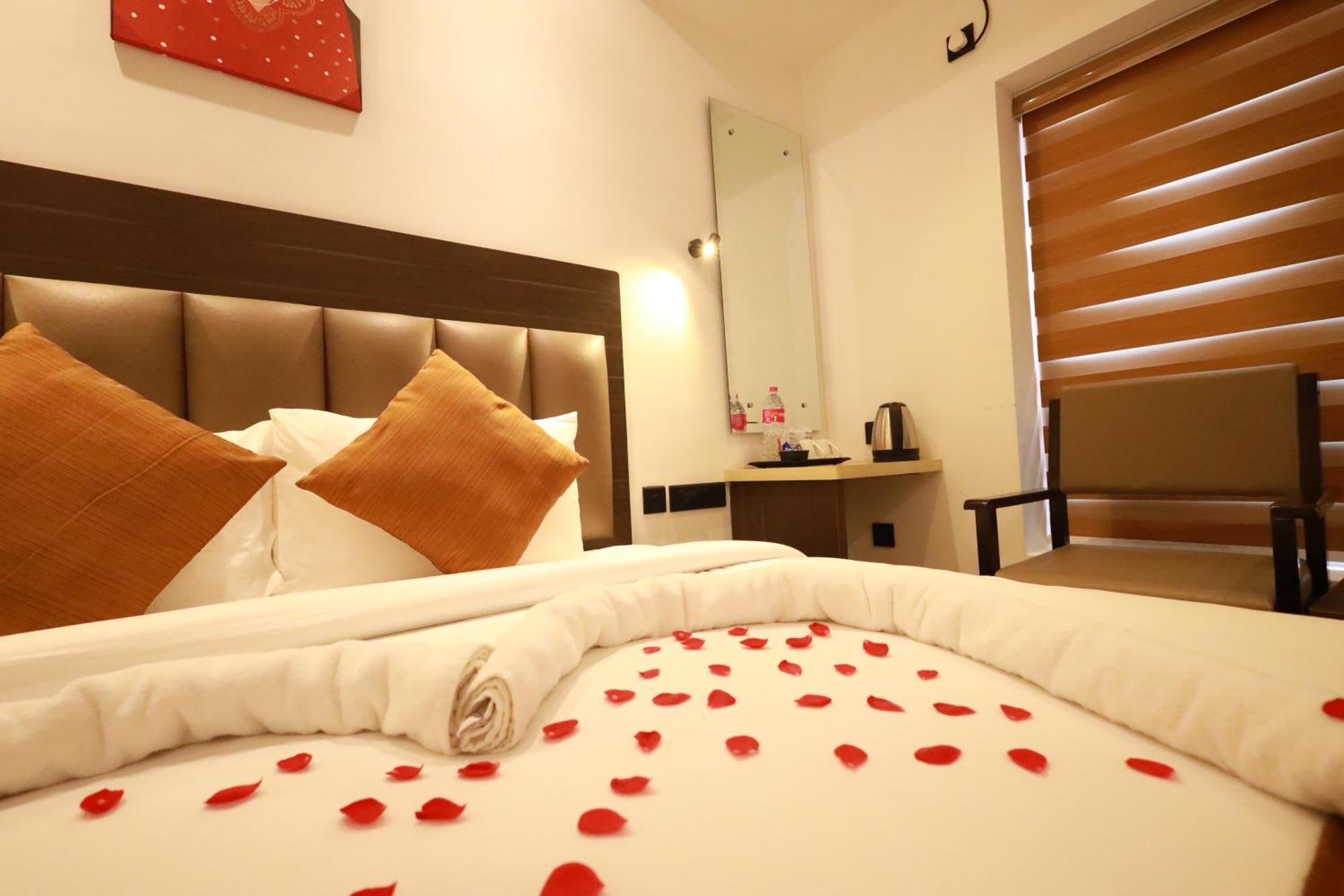 Goodland Elegance Hotel Thiruvananthapuram Ngoại thất bức ảnh