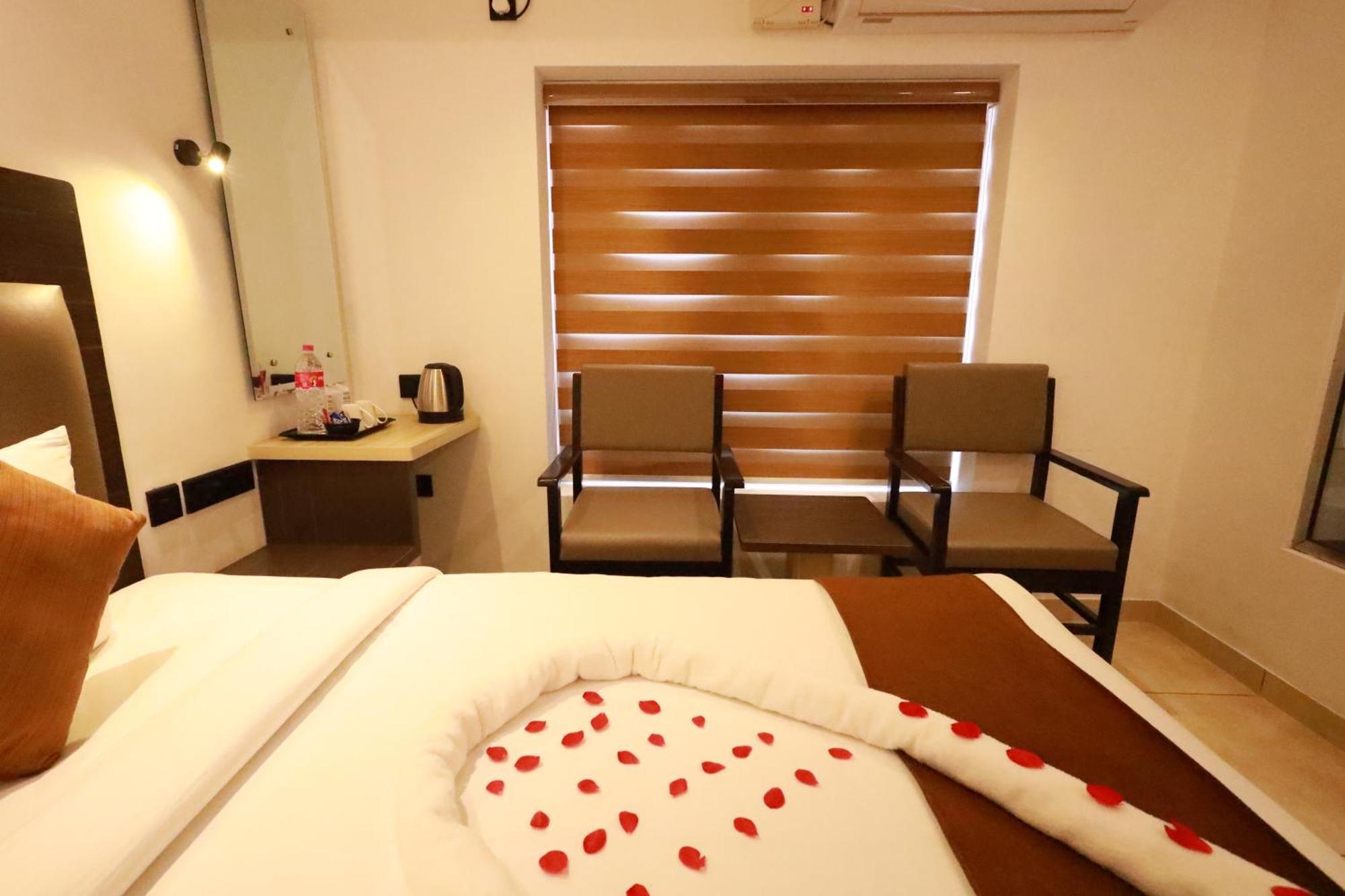 Goodland Elegance Hotel Thiruvananthapuram Ngoại thất bức ảnh