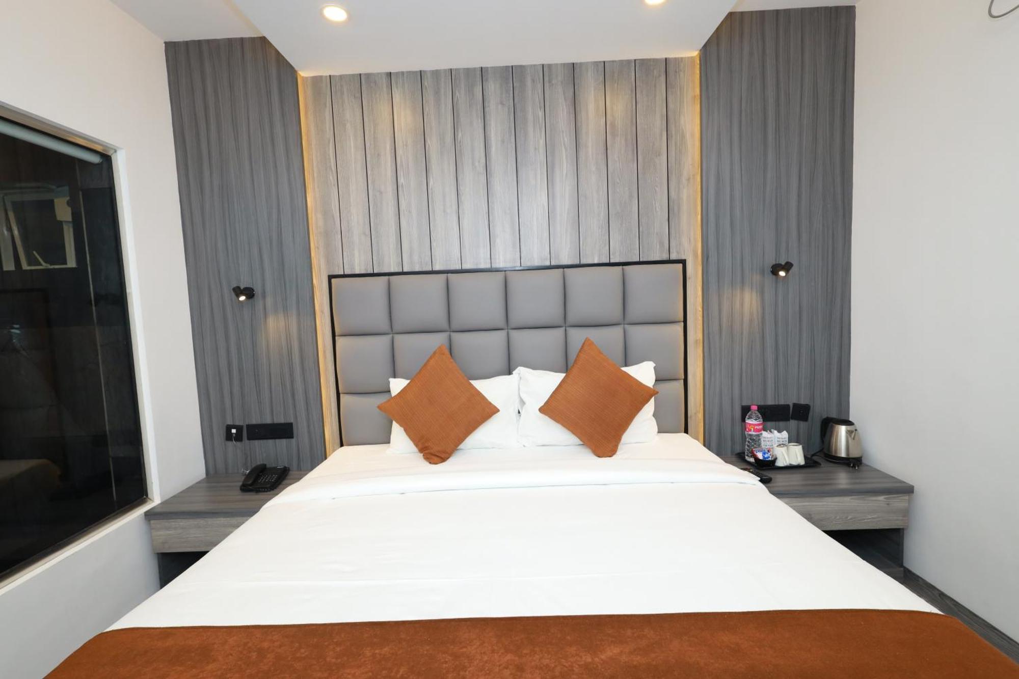 Goodland Elegance Hotel Thiruvananthapuram Ngoại thất bức ảnh
