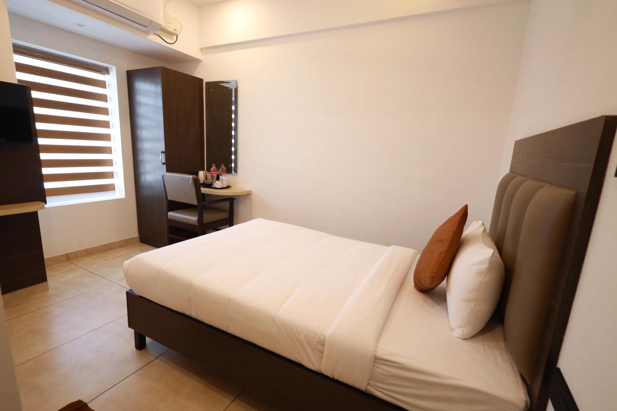 Goodland Elegance Hotel Thiruvananthapuram Ngoại thất bức ảnh