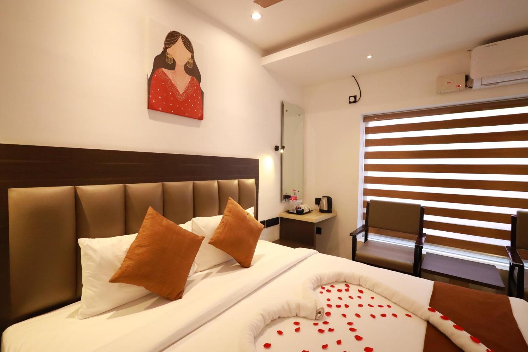 Goodland Elegance Hotel Thiruvananthapuram Ngoại thất bức ảnh