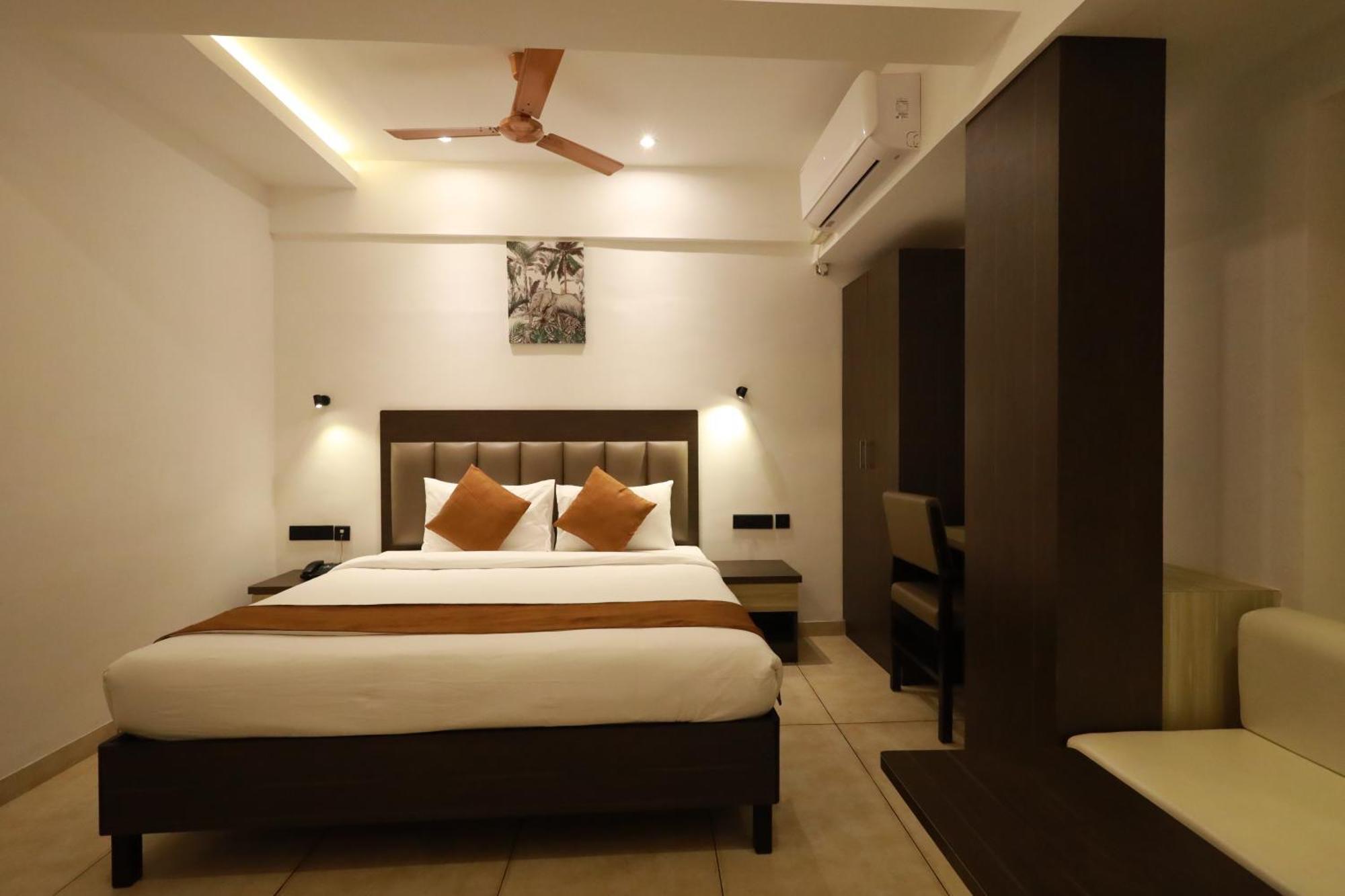 Goodland Elegance Hotel Thiruvananthapuram Ngoại thất bức ảnh