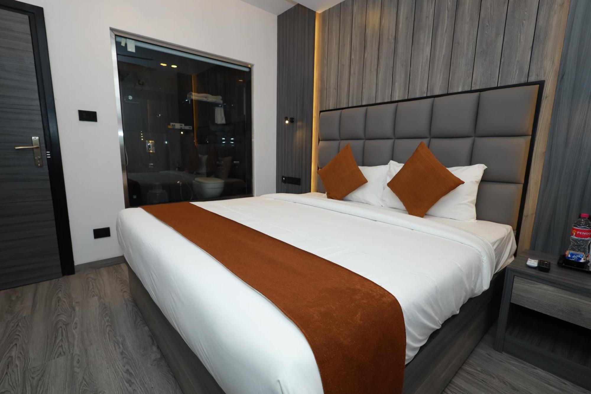 Goodland Elegance Hotel Thiruvananthapuram Ngoại thất bức ảnh