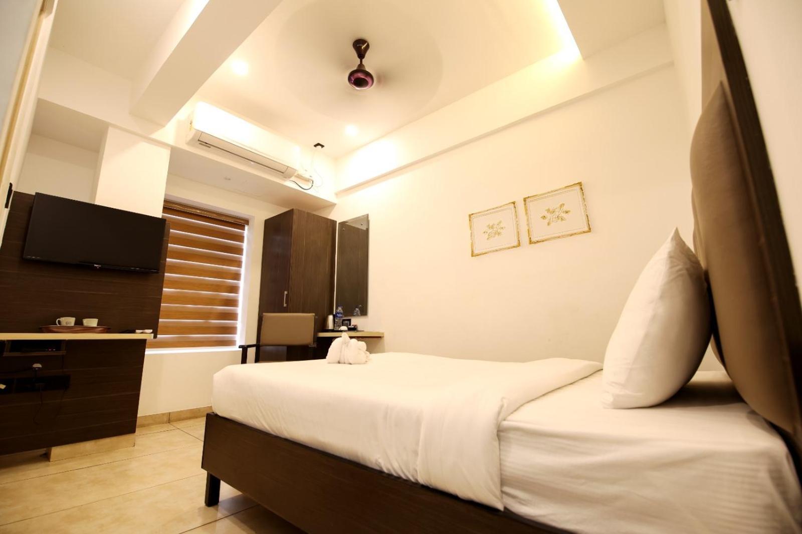 Goodland Elegance Hotel Thiruvananthapuram Ngoại thất bức ảnh